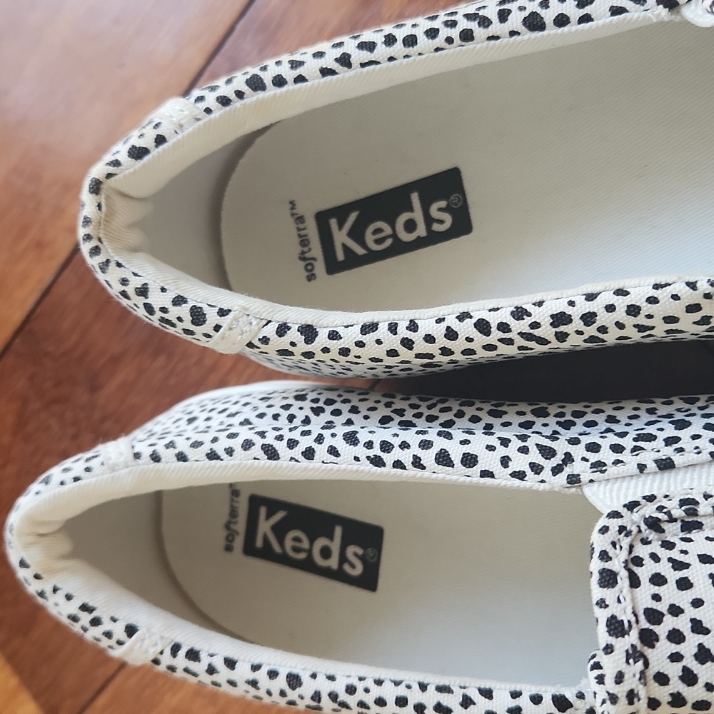 Keds Slip-On Sneakers in White with Black Print 9.5 - Picture 3 of 11